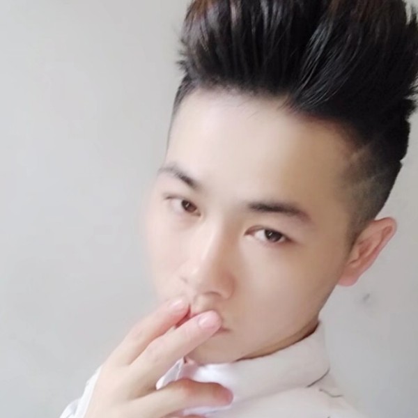 高山无奈的照片