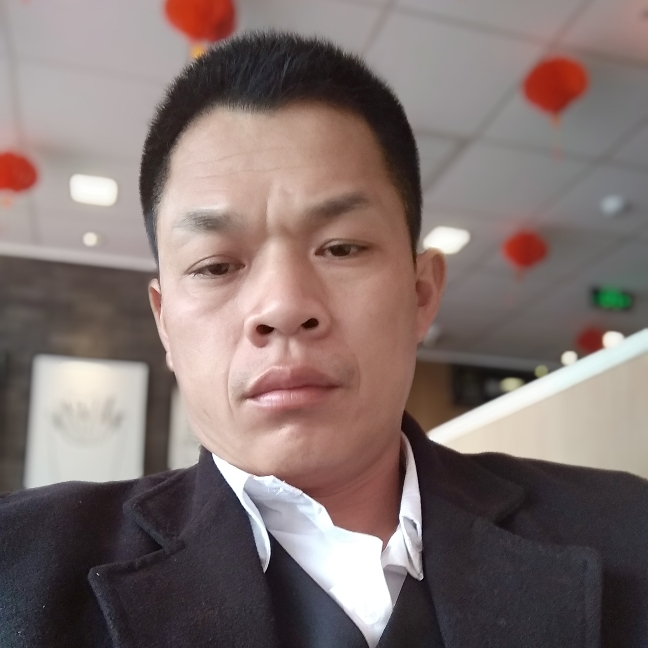 遥远的蓝天的照片