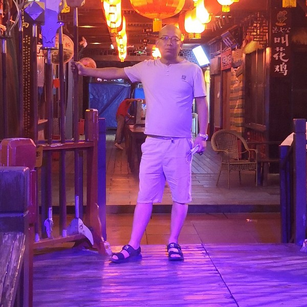 微凉回眸健壮的照片