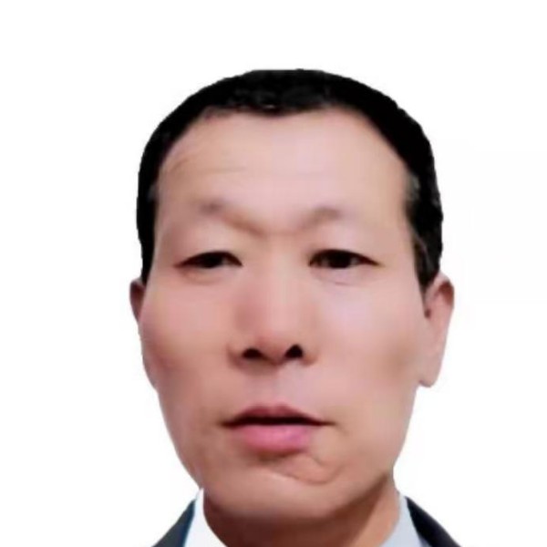 水杯回首无奈的照片