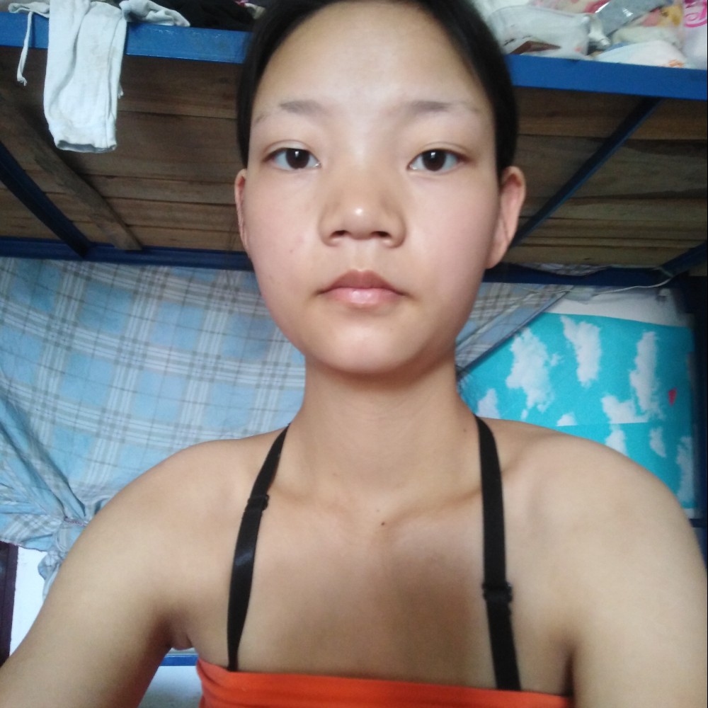 贪玩闻小蝴蝶的照片