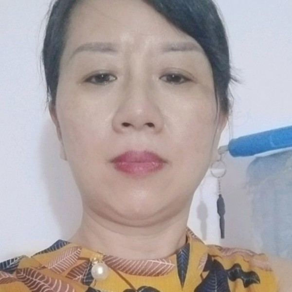 红玫瑰回眸淡然的照片