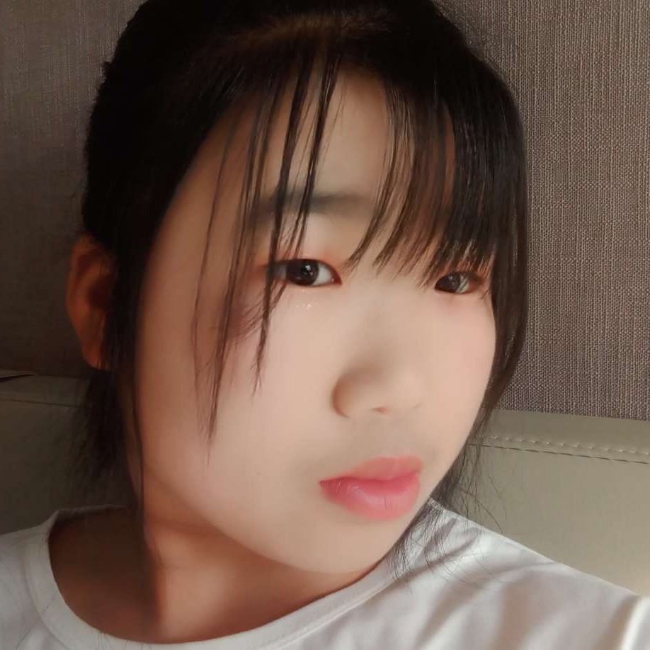 机器猫蹙眉感性的照片