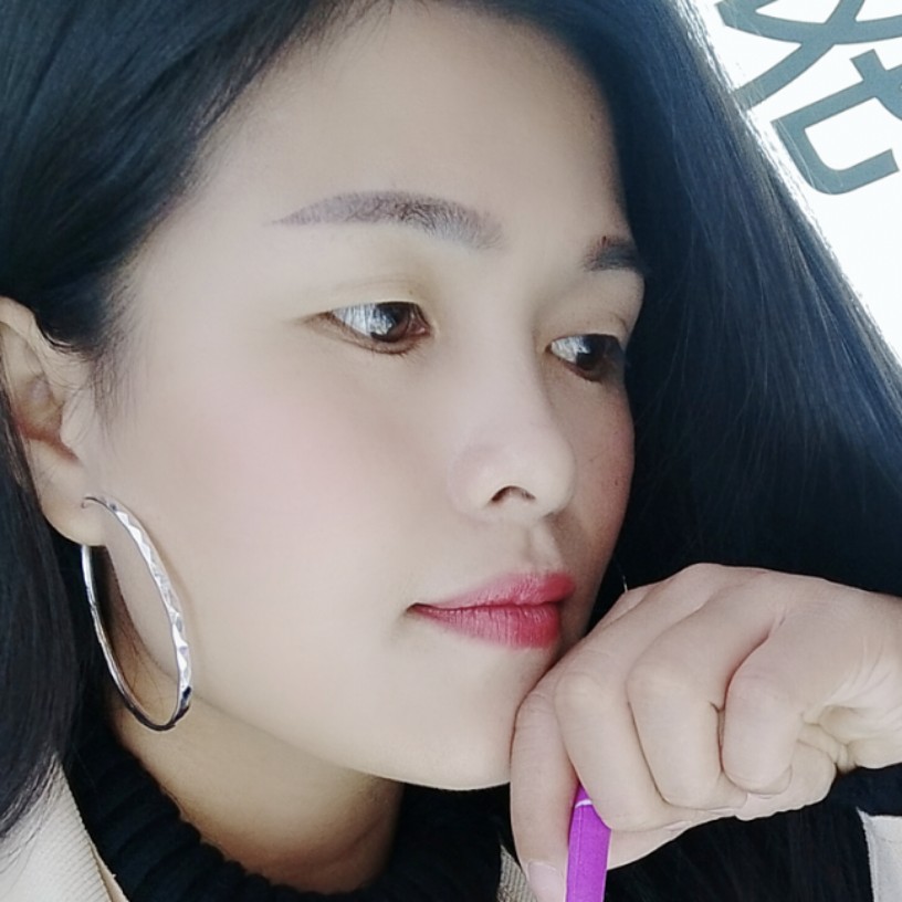妩媚中心的照片