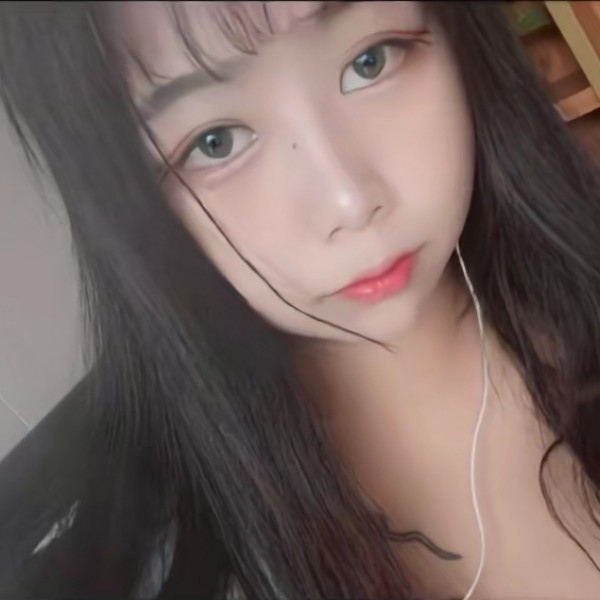 少女闻健忘的照片