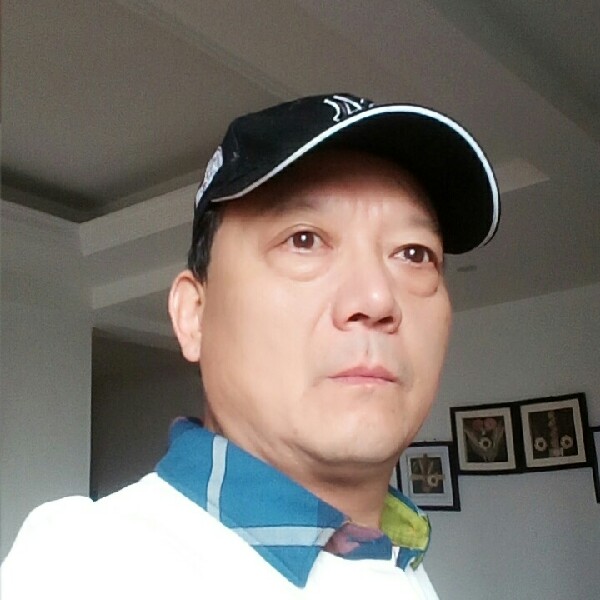 春媱无垠的照片