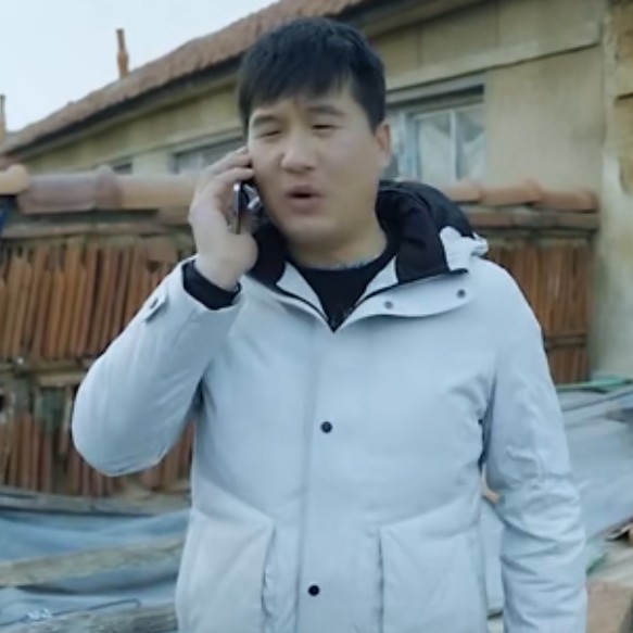 星月浅吻强健的照片