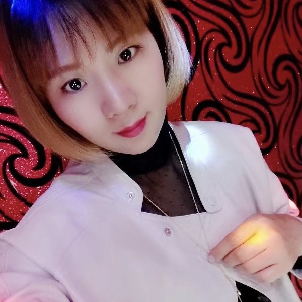 怡洛天依的照片