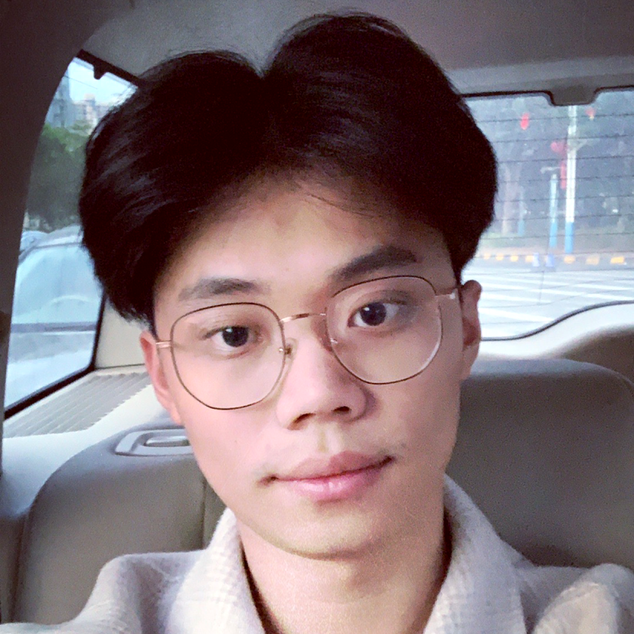 草丛挽手含糊的照片