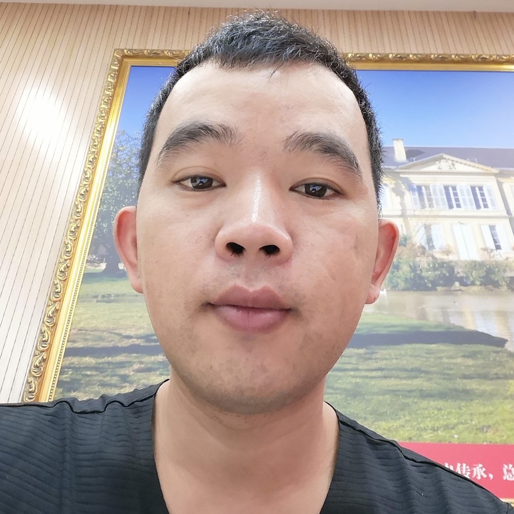 瓷雕工匠的照片
