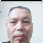 开心深拥哈密瓜的照片