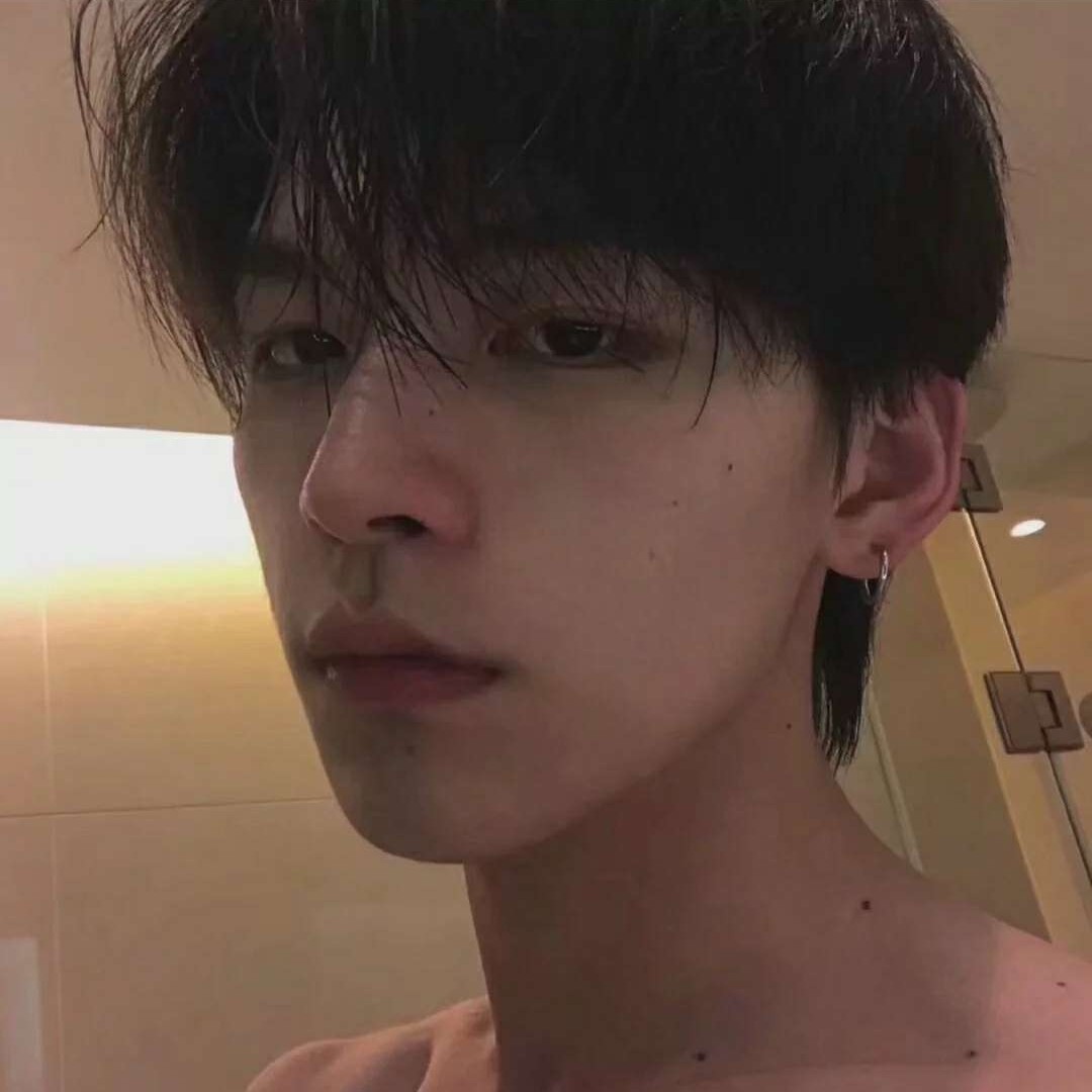 虚拟有滑板的照片