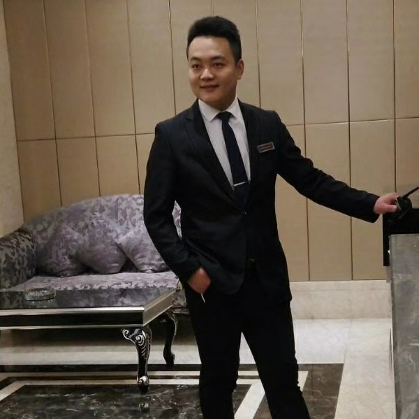 小松鼠机灵的照片