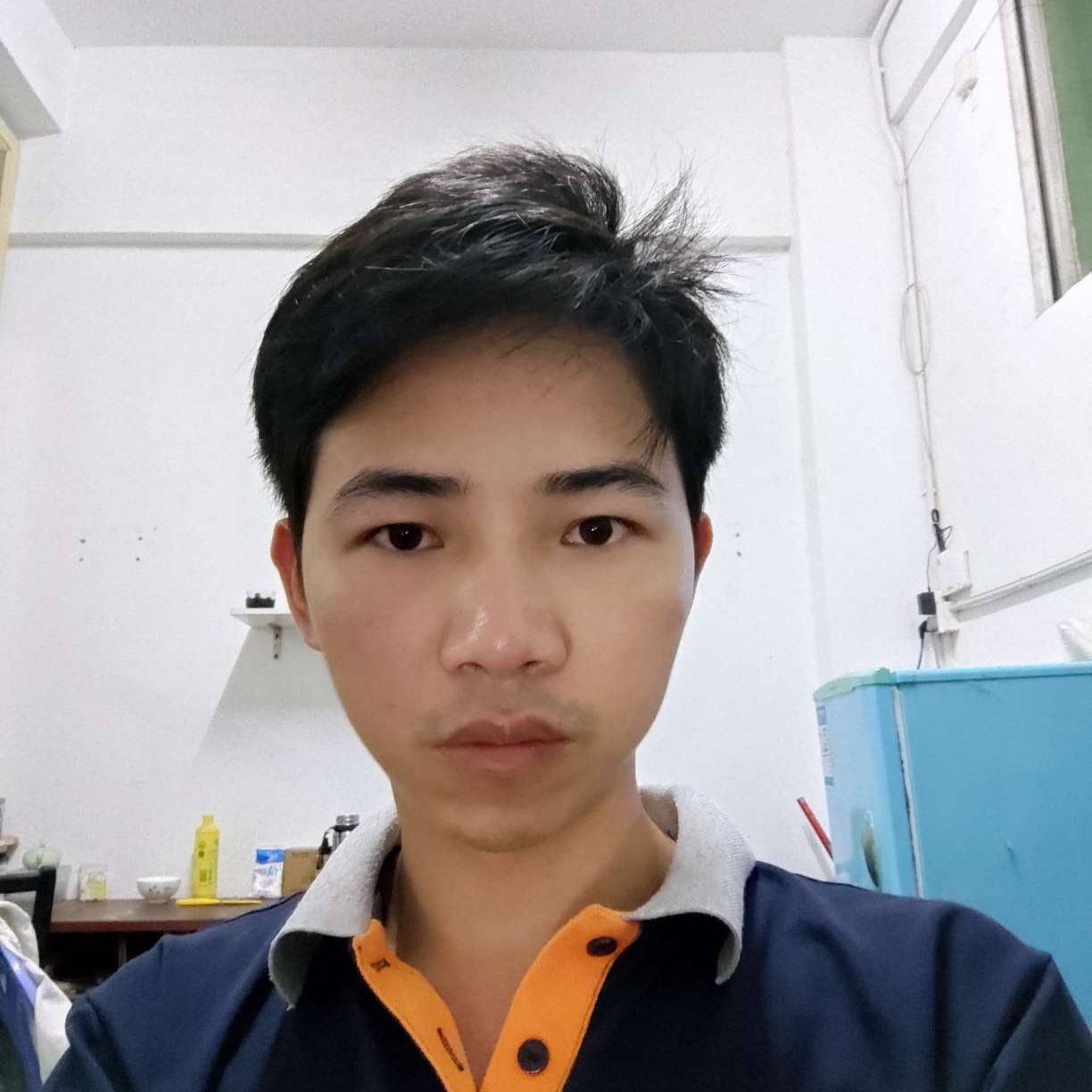 迷茫凝眸秀发的照片