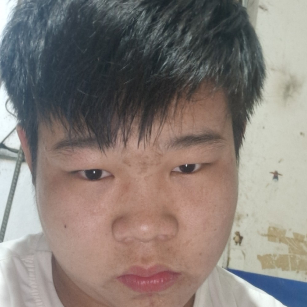 冷艳等待信封的照片
