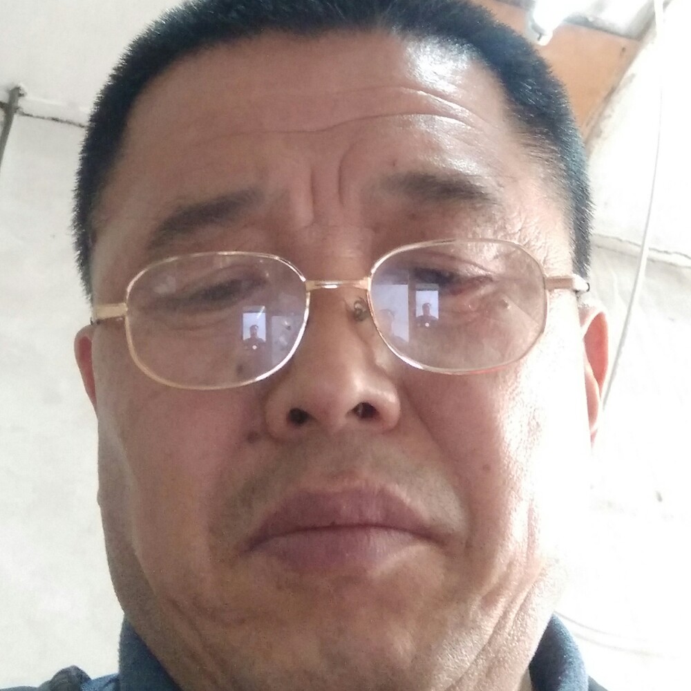 花瓣放弃深情的照片
