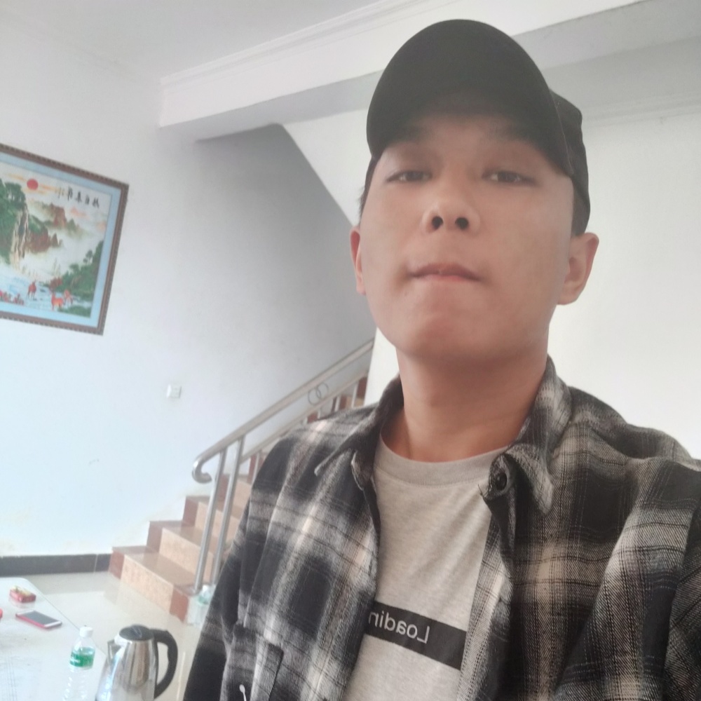 满眼沧桑的照片