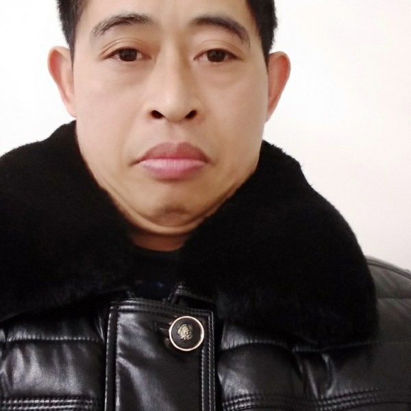 长颈鹿漫步酷罗炫的照片