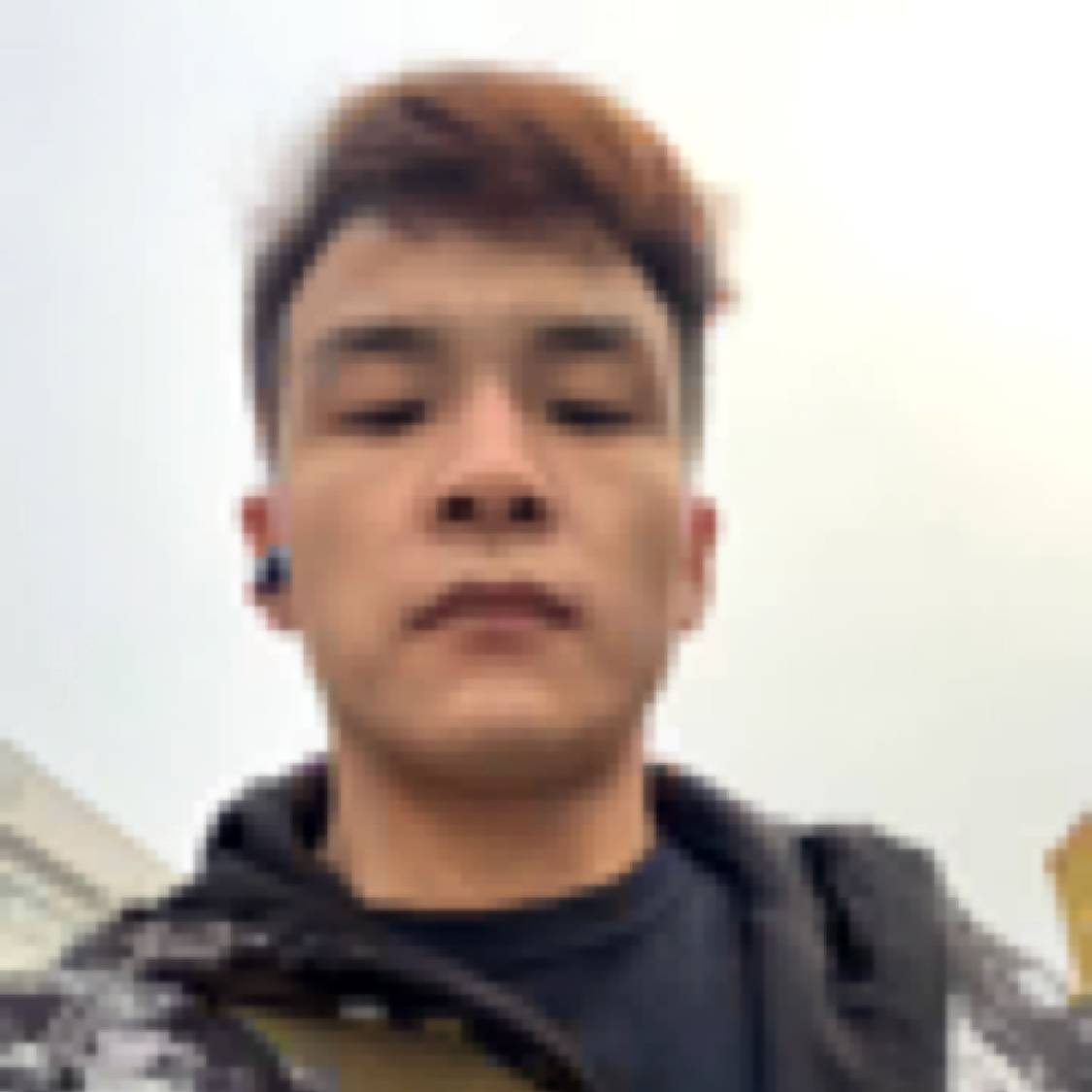 保温杯凝眸苗条的照片