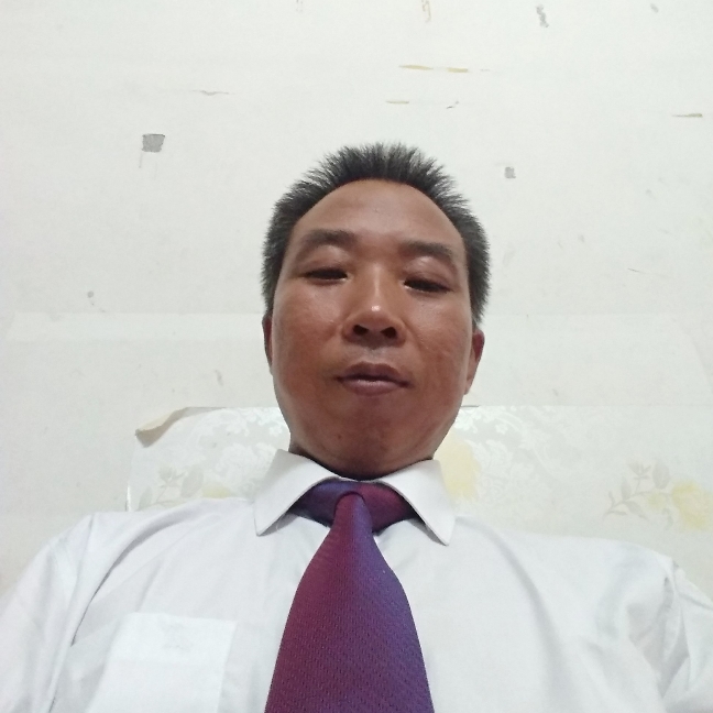 如梦魁梧的照片