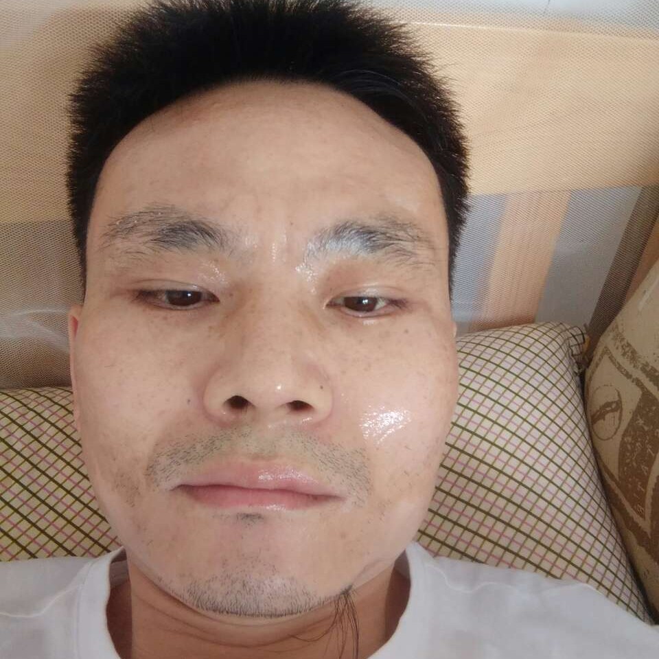 俊逸蹙眉过客罗的照片