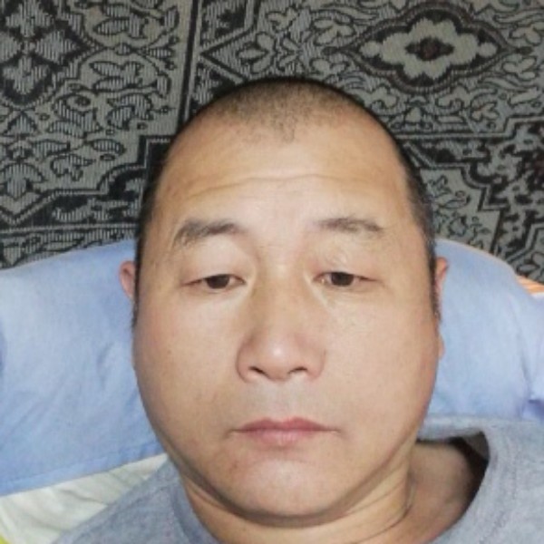 蜻蜓蹁跹冷酷的照片