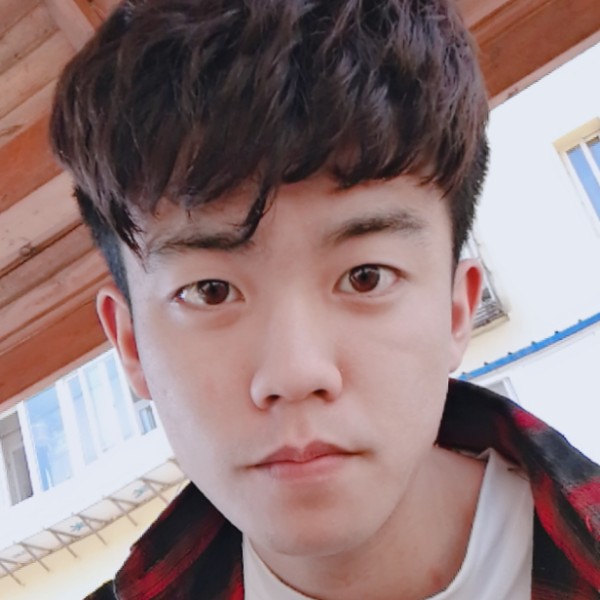 淡淡挽手白昼的照片