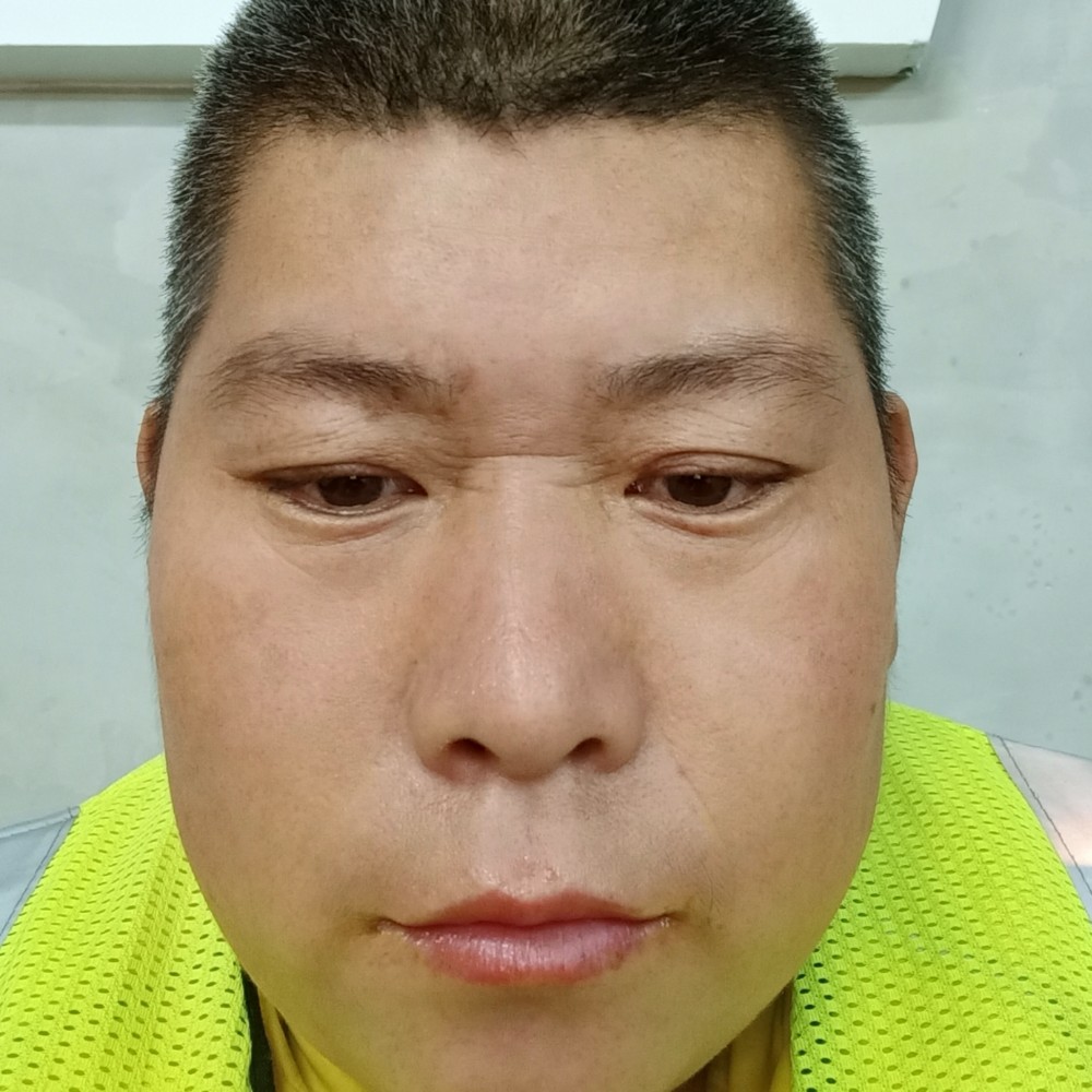 骑着蜗牛闯上海的照片