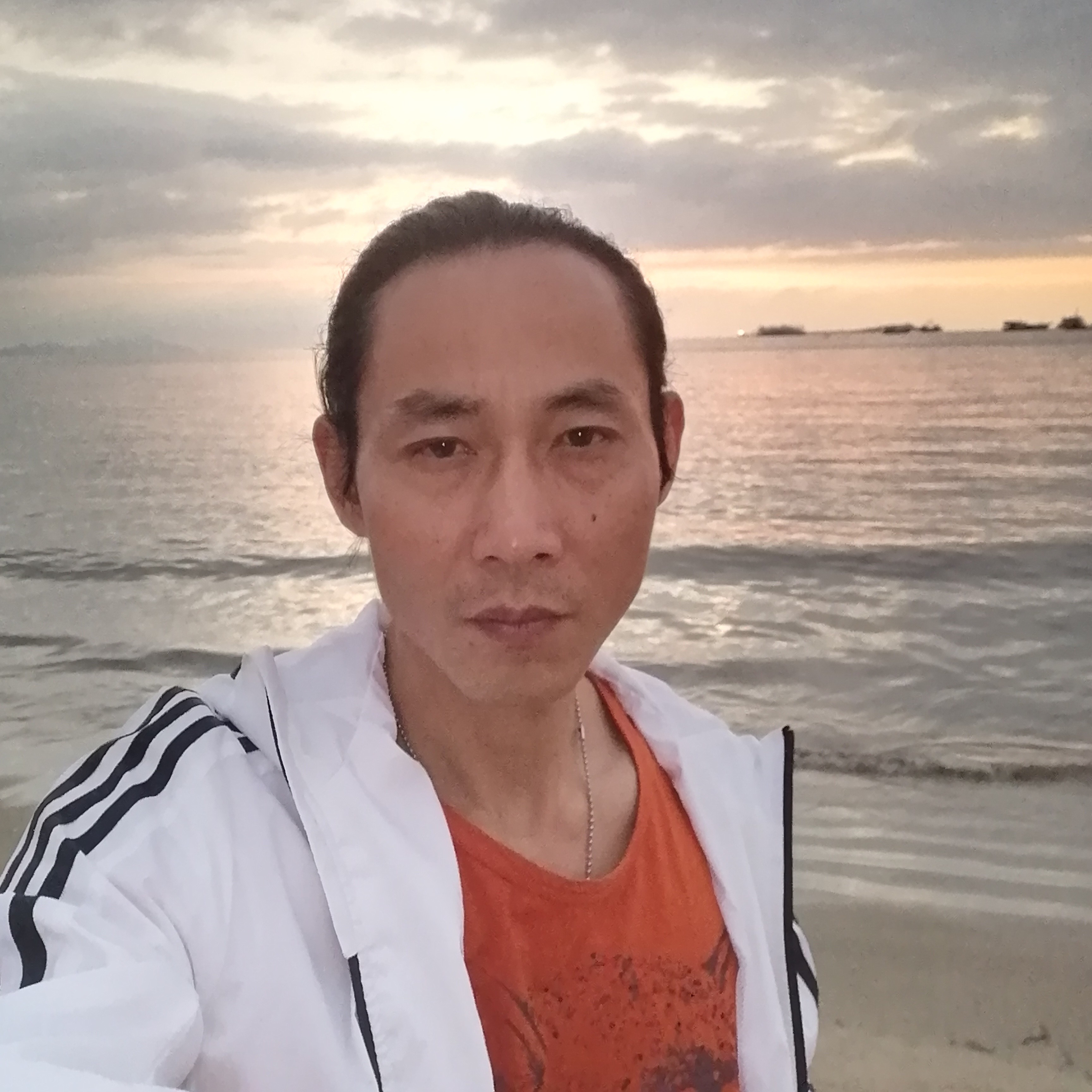 撞破南墙的照片