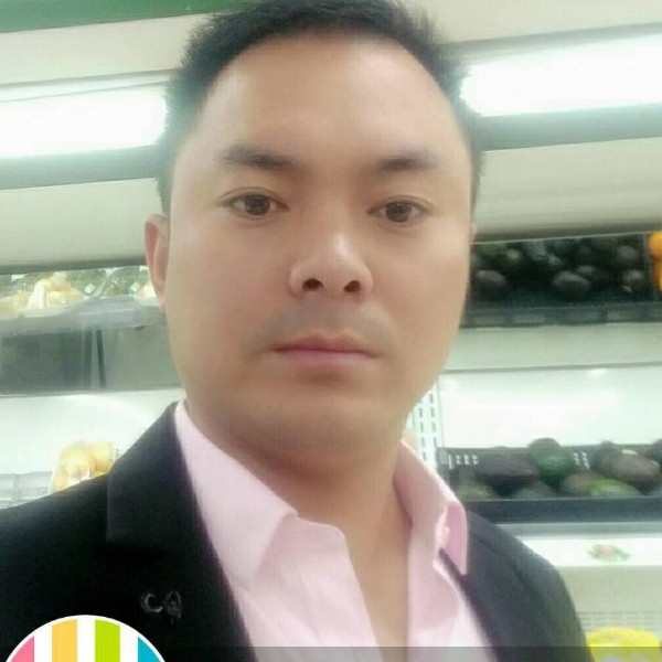 激动的月饼的照片