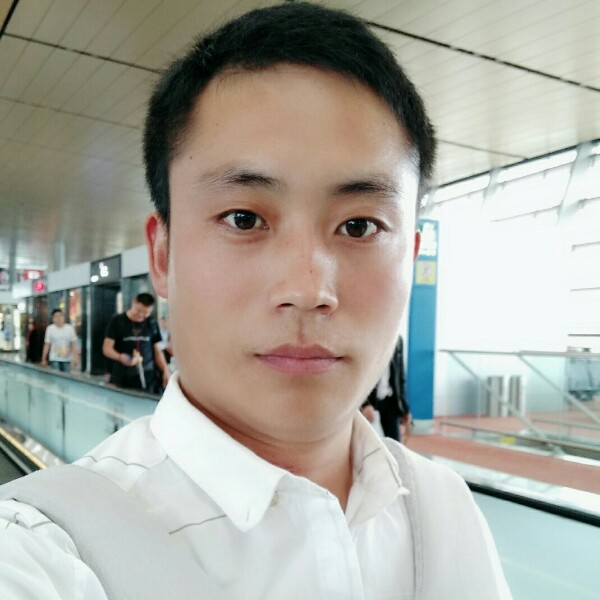 温情男人的照片