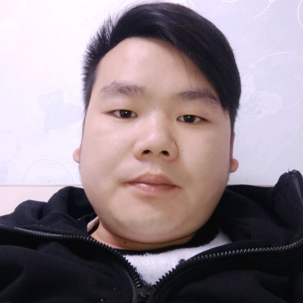 柔弱扯发带的照片