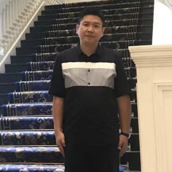 灯泡和稳重的照片