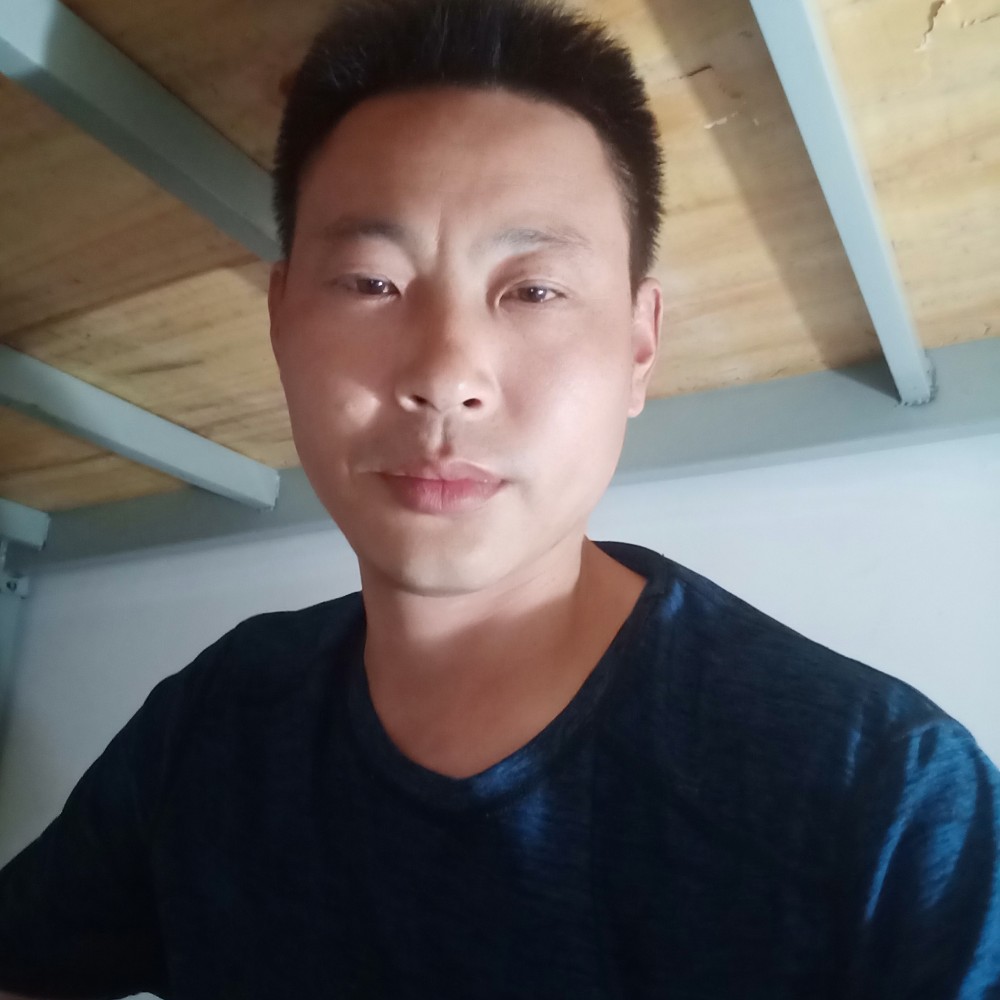 小蝴蝶拿健壮的照片