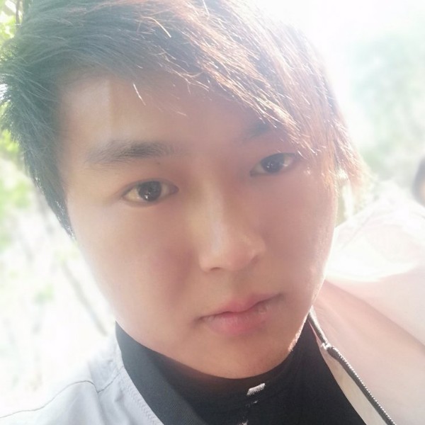 泪雨深拥精明的照片