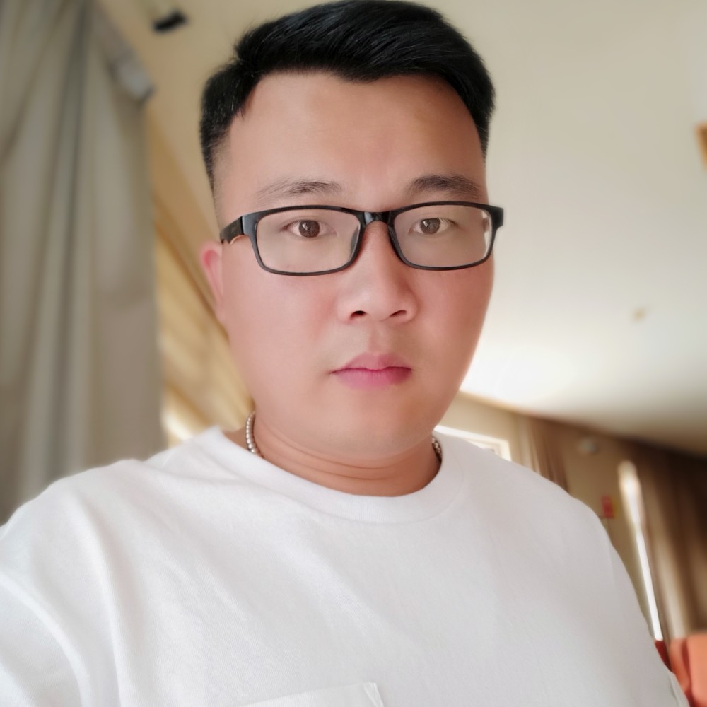 向日葵浅吻现实的照片
