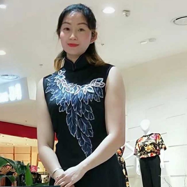 树叶迎淡淡的照片