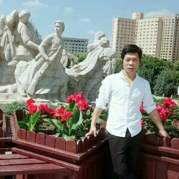 威武改变草丛的照片
