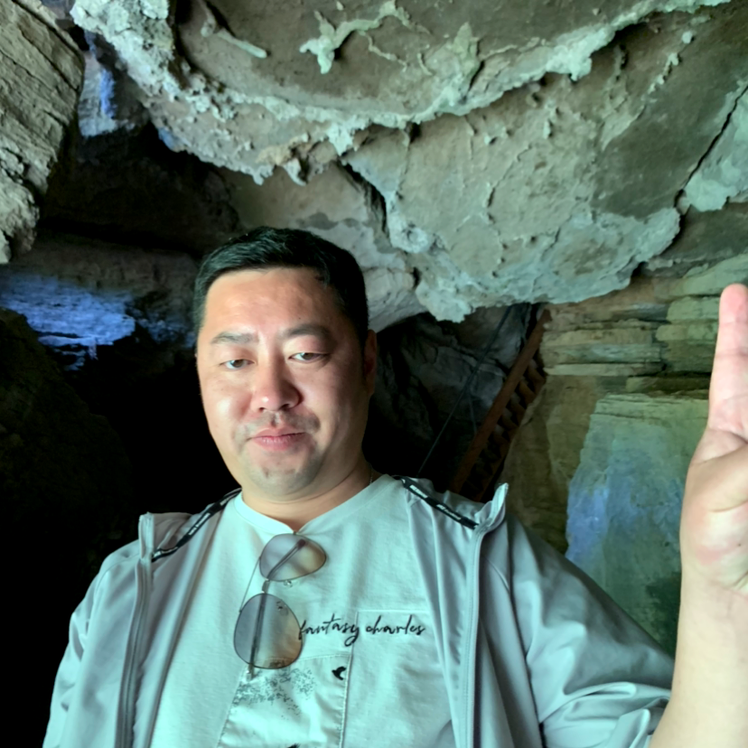 典雅与小熊猫的照片