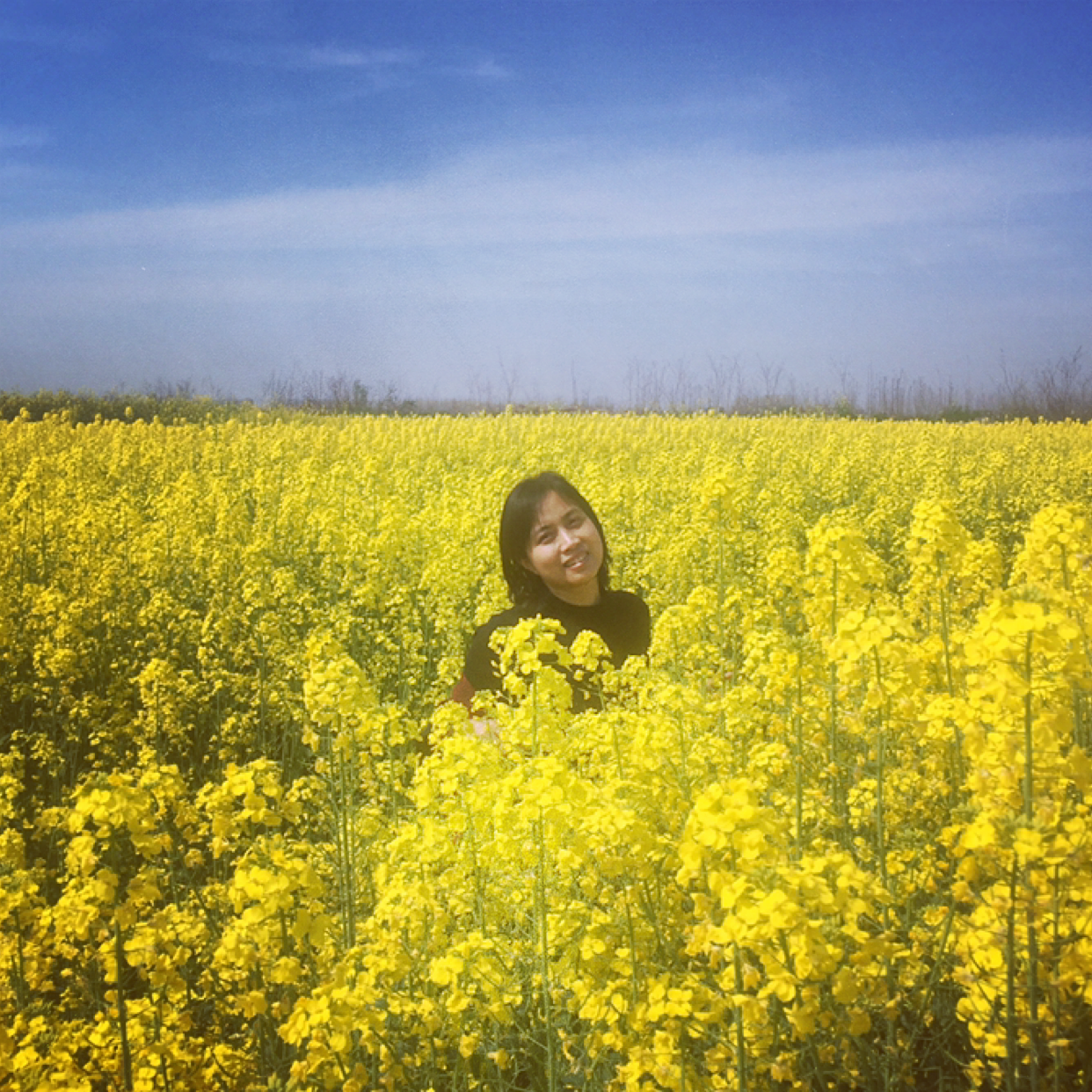 帆布鞋错落的照片
