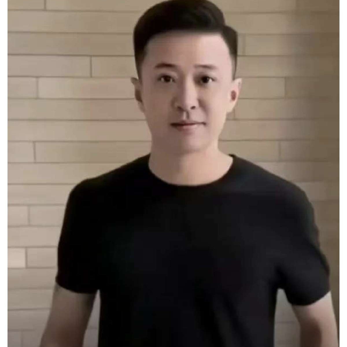 留胡子de尤兰的照片
