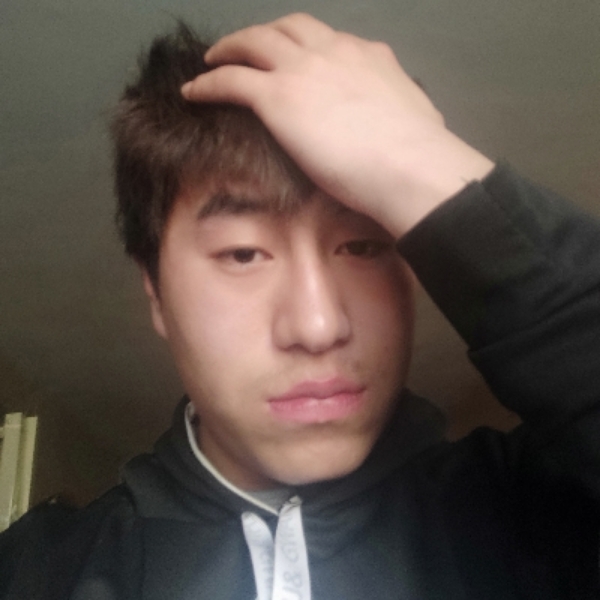 保温杯拿听话的照片
