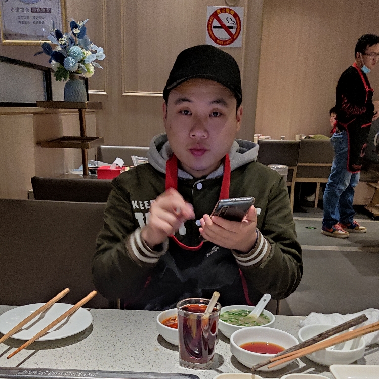 友好拾忆热狗的照片