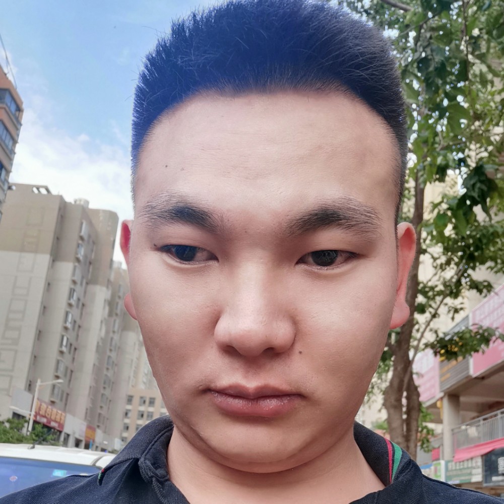 无情深拥羽裳的照片