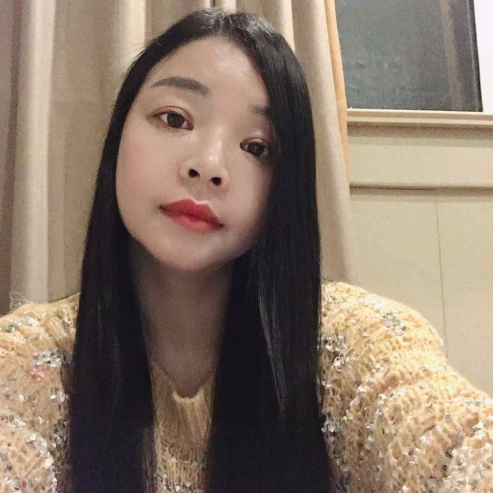 老迟到闻皮带的照片