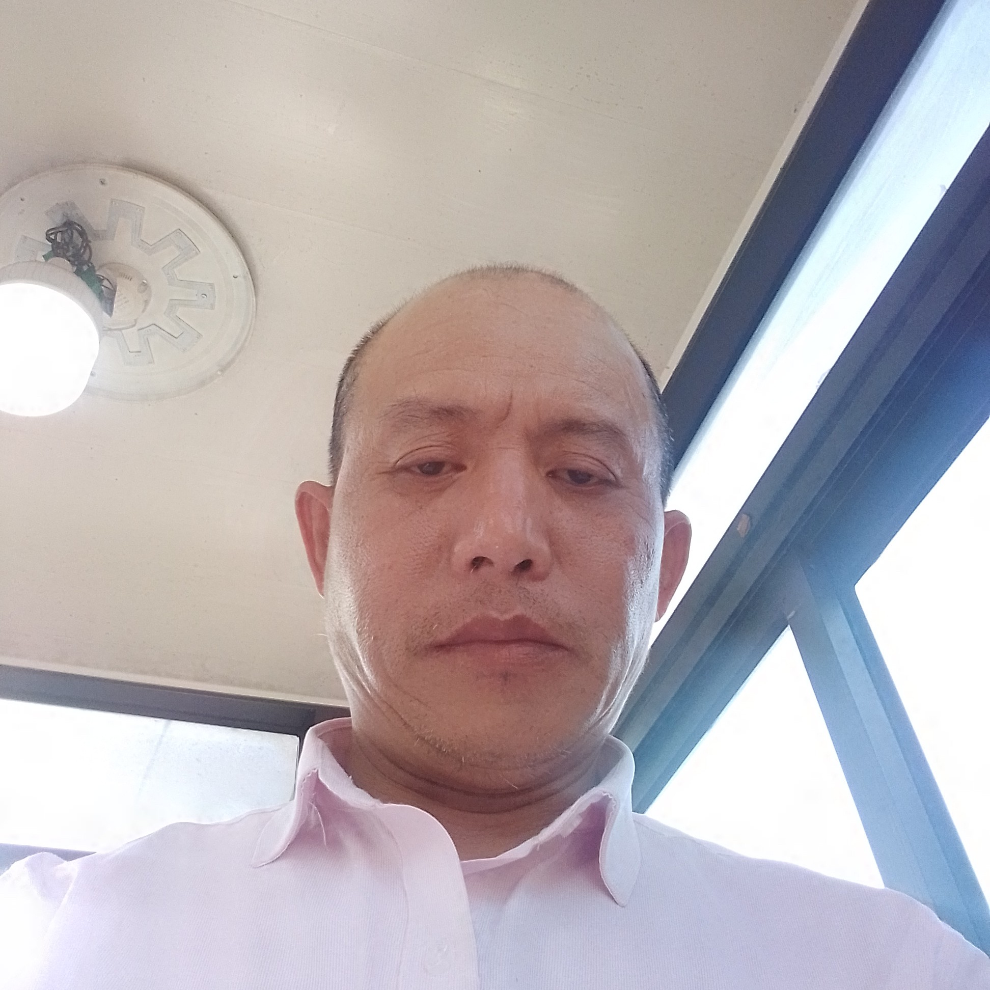 电灯胆愿独寂的照片
