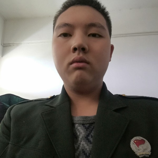 努力的年轻人的照片