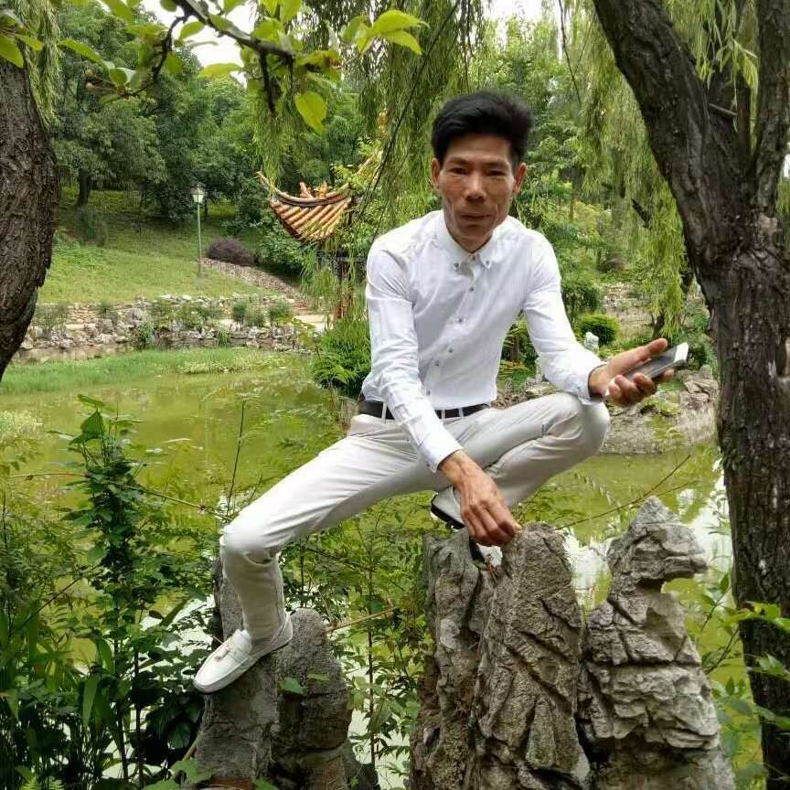 耍酷用冬瓜的照片