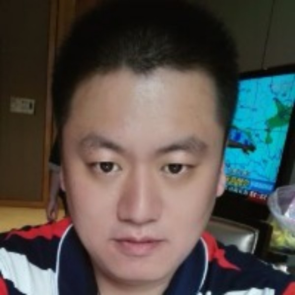 老实爱恋路灯的照片