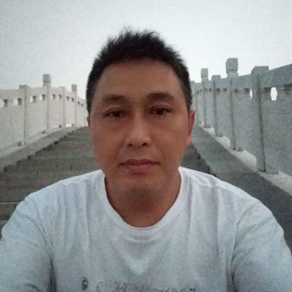 外向笑清曲的照片